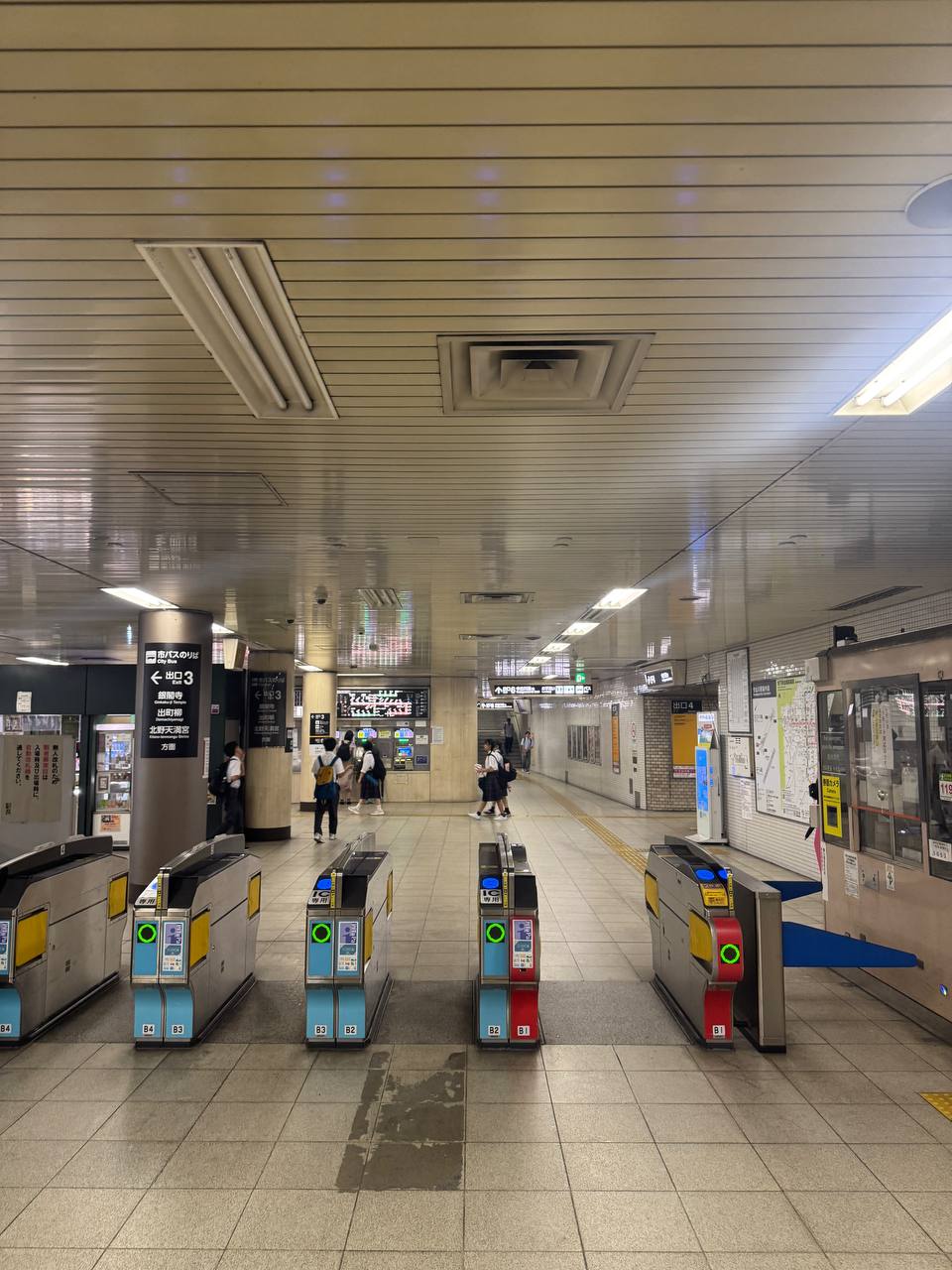 今出川駅の改札